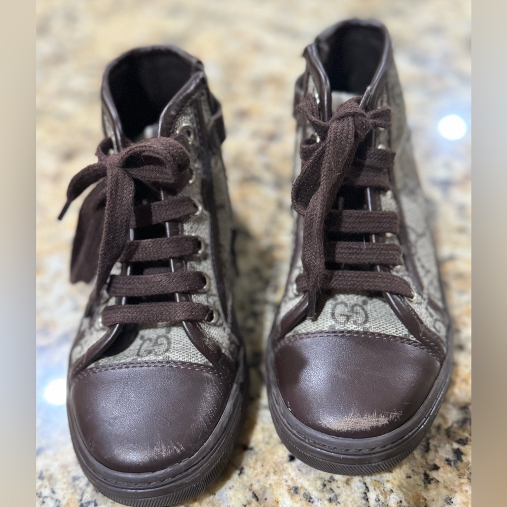 Gucci high top kids. Has scuffs on the front.